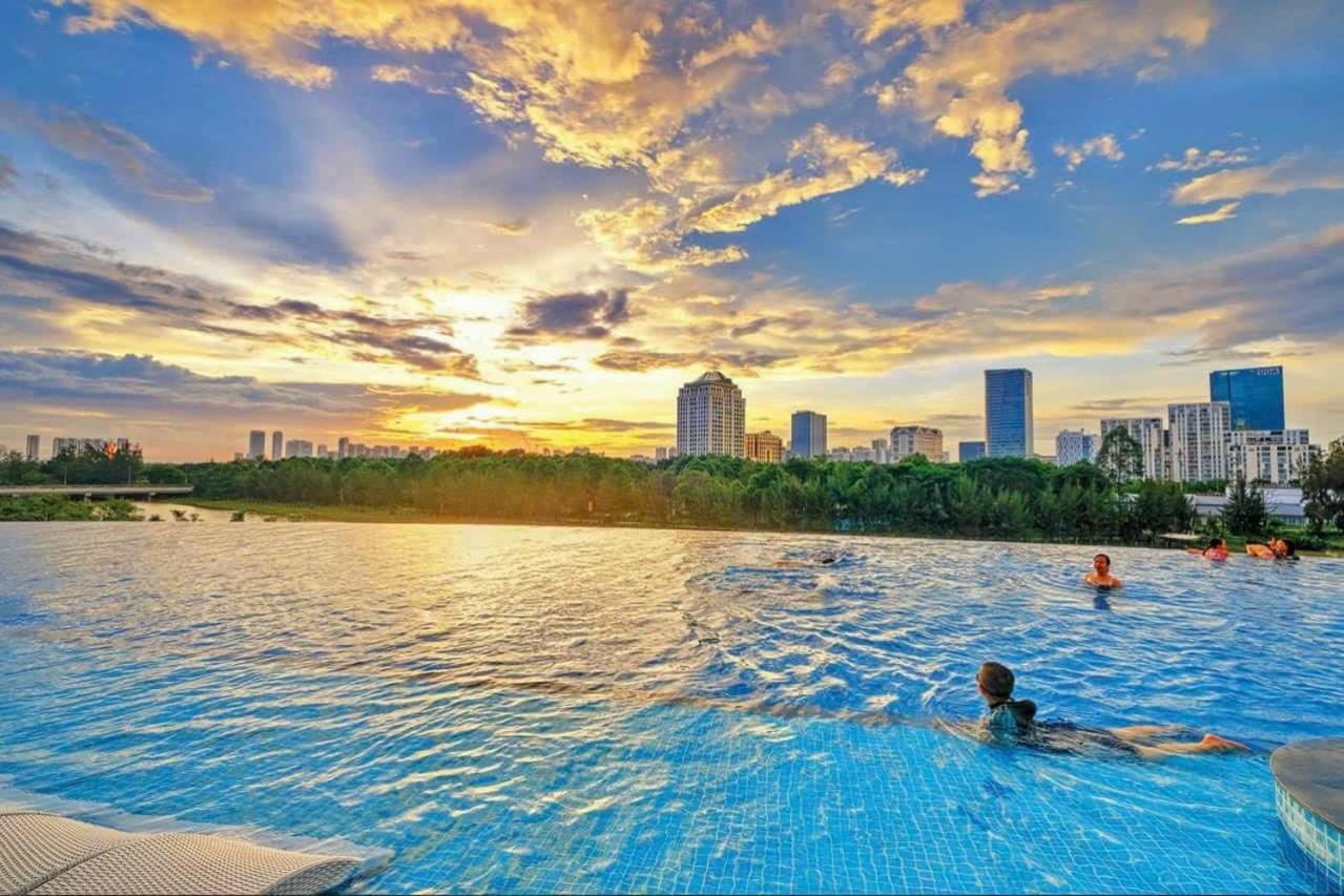 The Peak Midtown Twobedroom With Balcony Хошимин Екстериор снимка