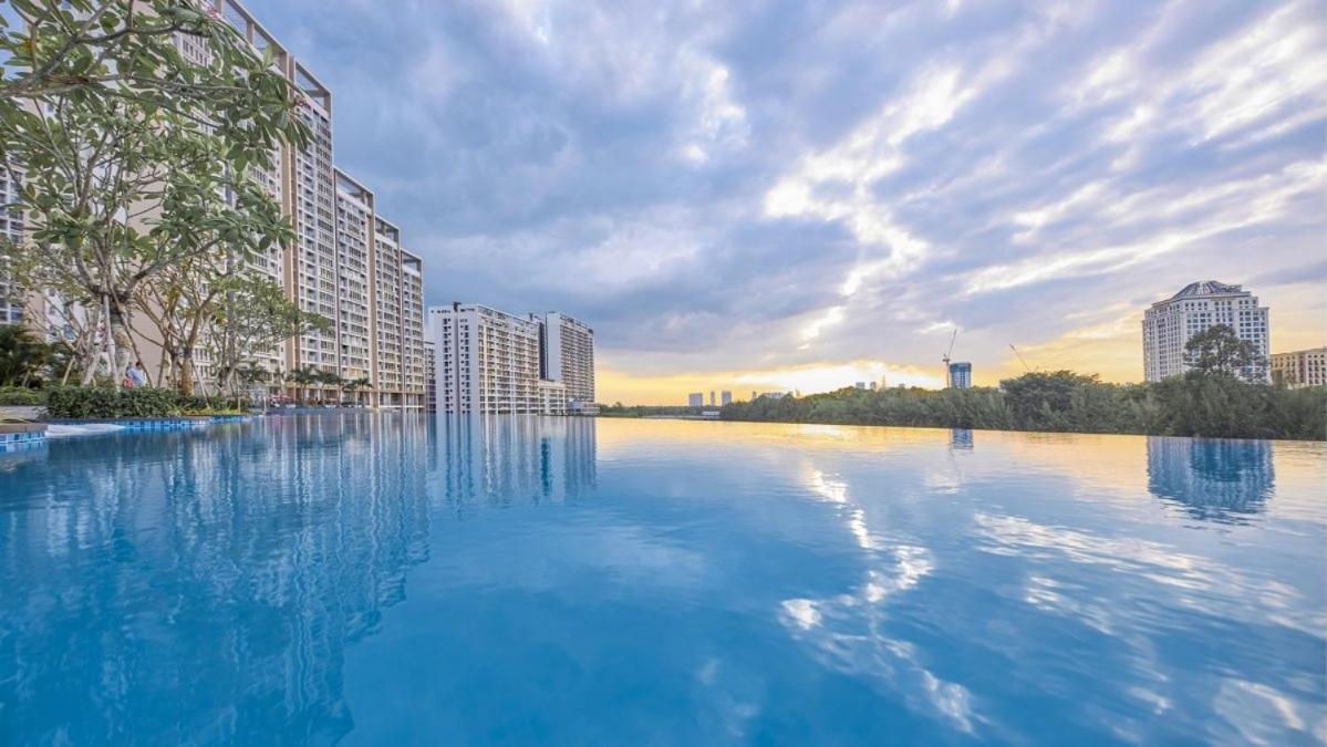 The Peak Midtown Twobedroom With Balcony Хошимин Екстериор снимка