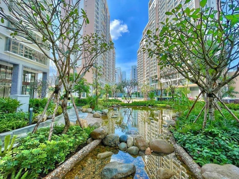 The Peak Midtown Twobedroom With Balcony Хошимин Екстериор снимка