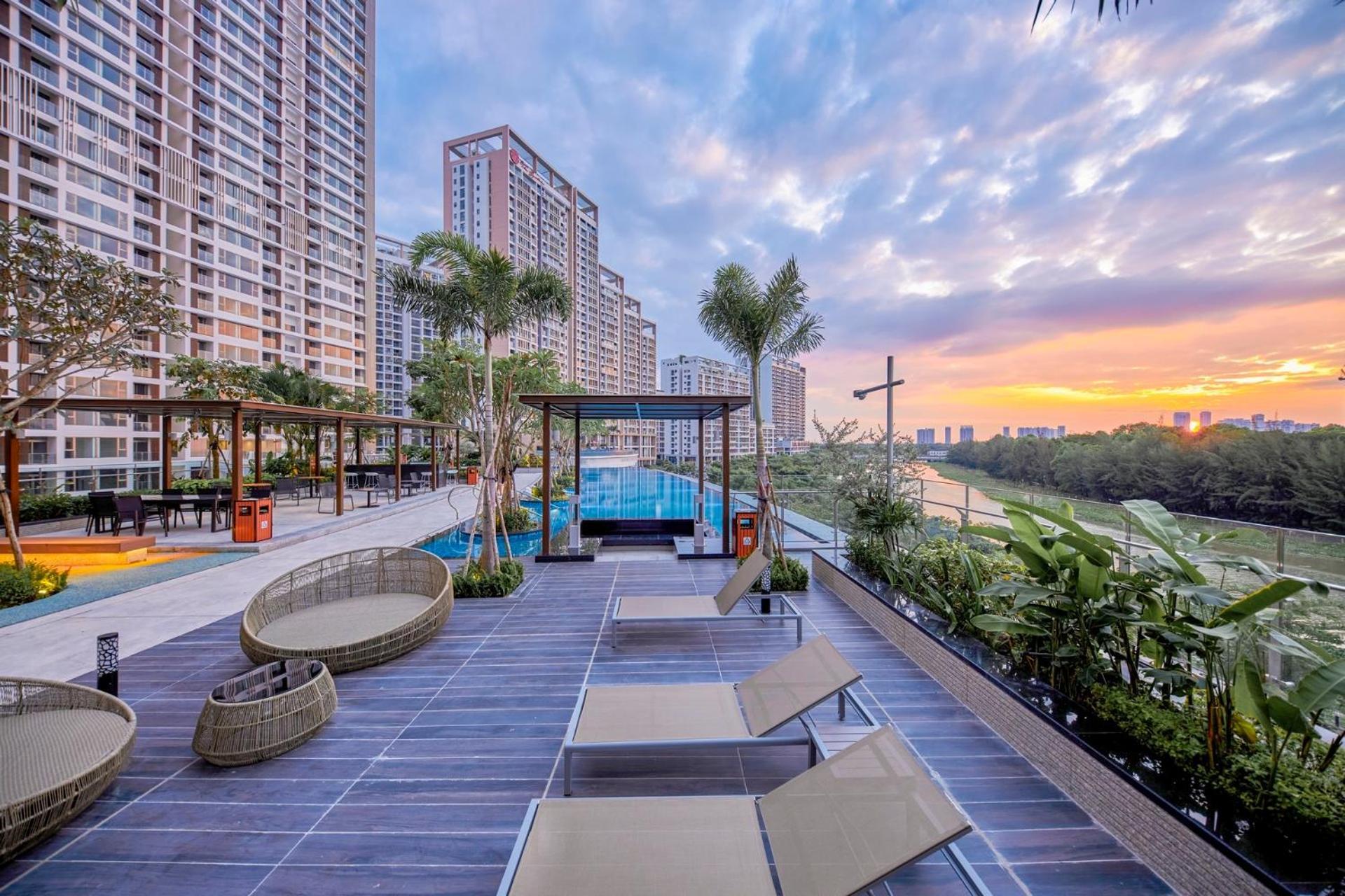 The Peak Midtown Twobedroom With Balcony Хошимин Екстериор снимка