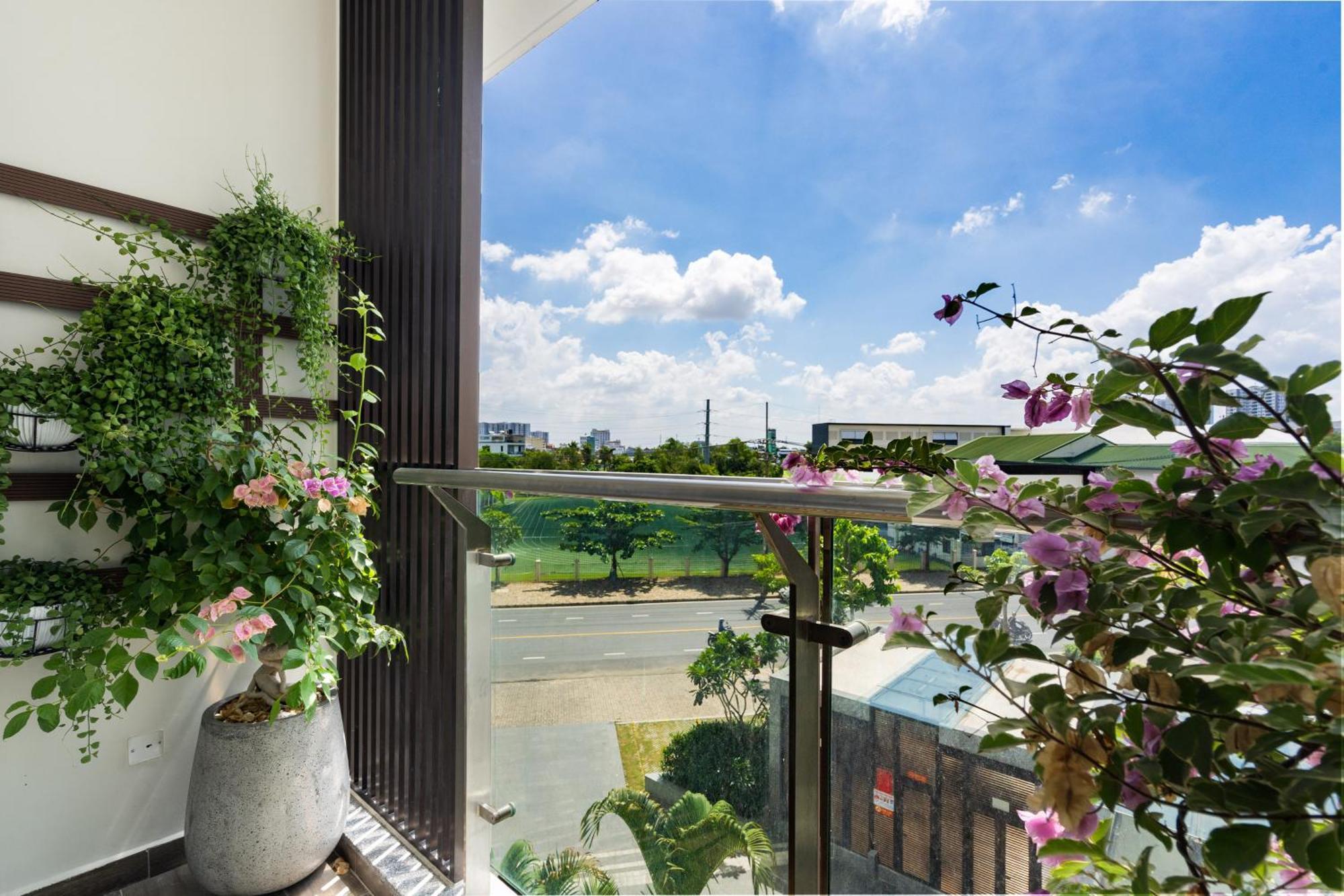 The Peak Midtown Twobedroom With Balcony Хошимин Екстериор снимка