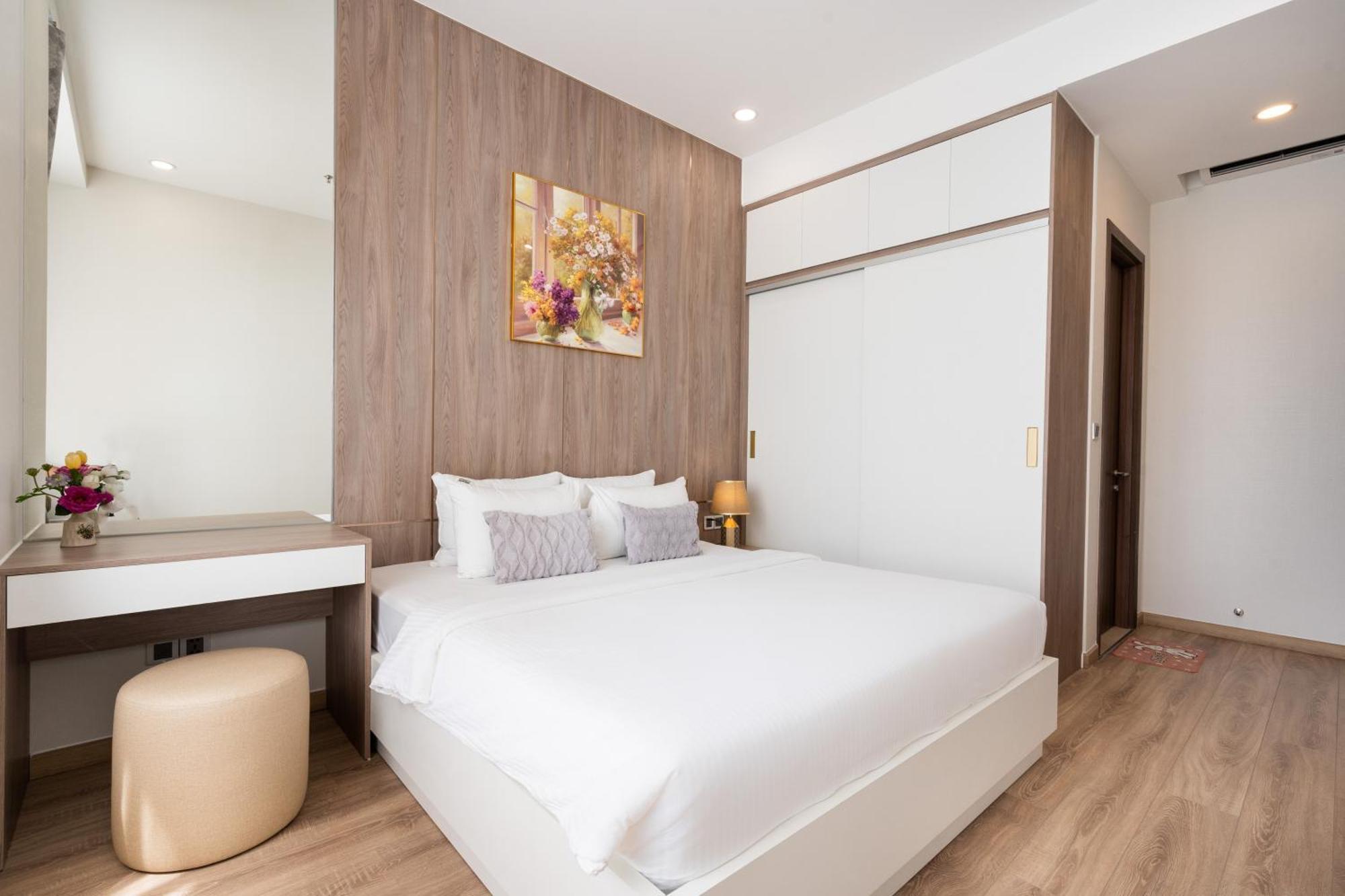 The Peak Midtown Twobedroom With Balcony Хошимин Екстериор снимка