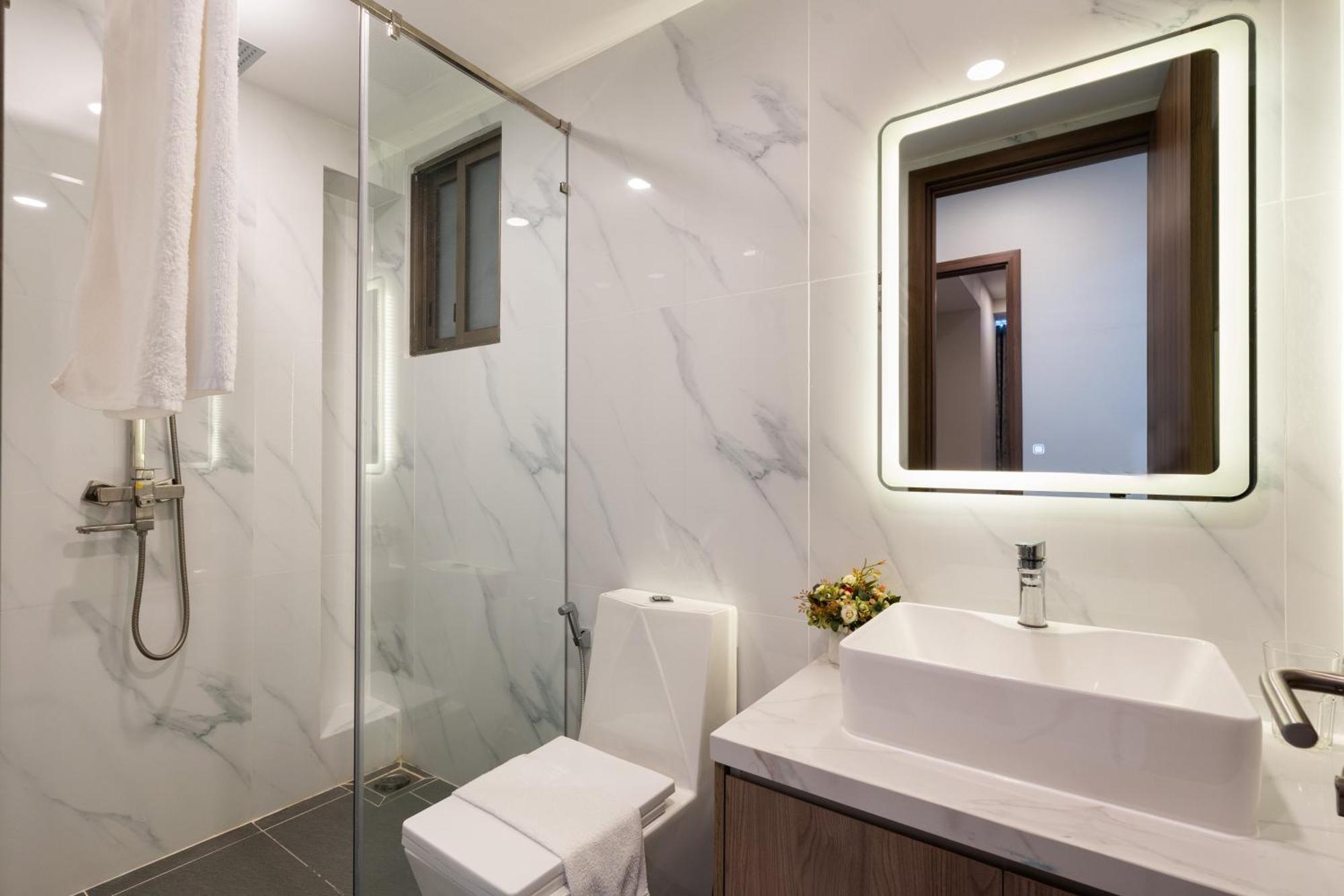 The Peak Midtown Twobedroom With Balcony Хошимин Екстериор снимка