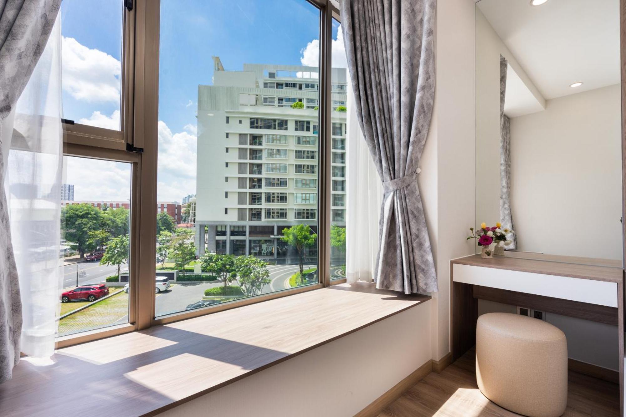 The Peak Midtown Twobedroom With Balcony Хошимин Екстериор снимка