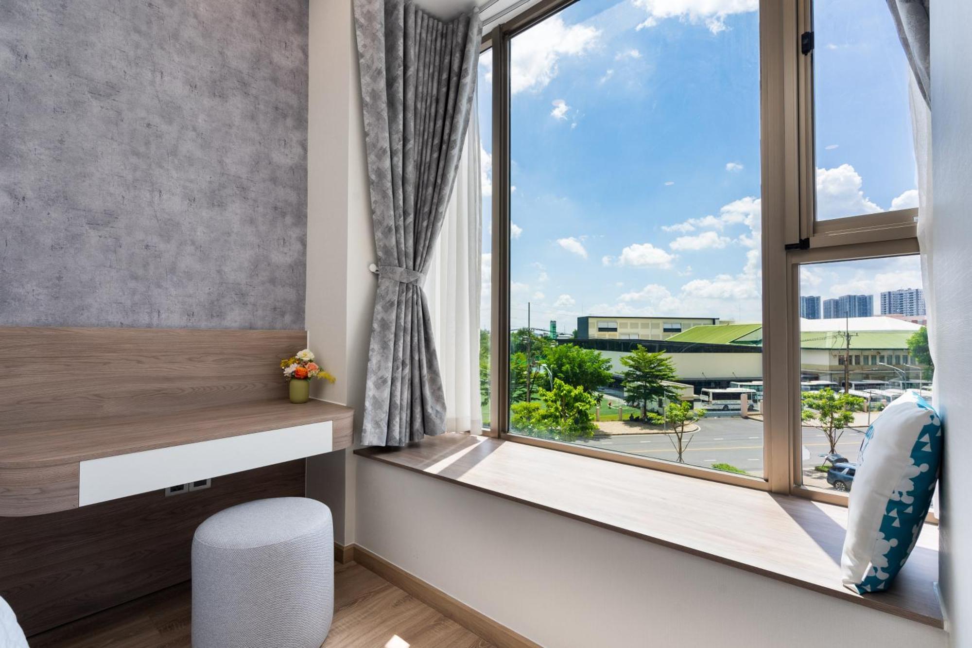 The Peak Midtown Twobedroom With Balcony Хошимин Екстериор снимка